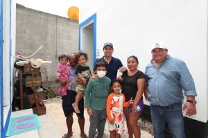 Vila continúa impulsando acciones de vivienda por una mejor calidad de vida para los yucatecos