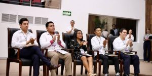 Se realiza con éxito el Primer Concurso de Debate entre jóvenes universitarios