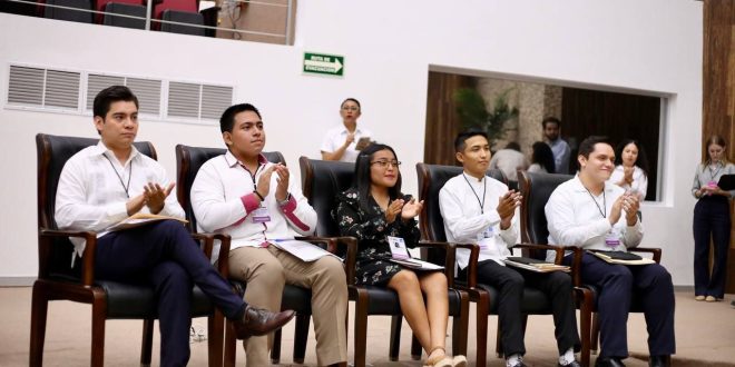 Se realiza con éxito el Primer Concurso de Debate entre jóvenes universitarios