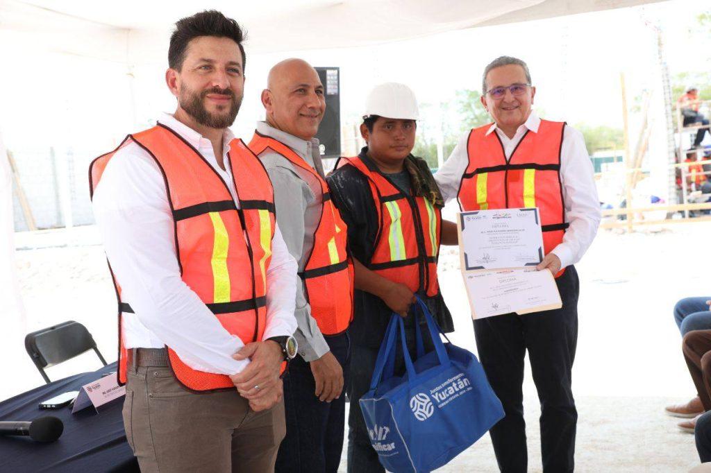 Anuncian estrategia de formación de habilidades y capacitación para integrar a más trabajadores al sector de la construcción en Yucatán