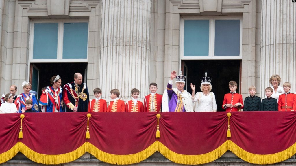 Carlos III es coronado Rey de Gran Bretaña