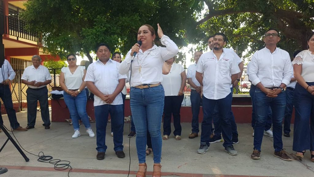 Adriana Mena de la Planilla Blanca inicia su campaña por la sección 33 del SNTE