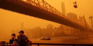 El humo de históricos incendios en Canadá invade Nueva York