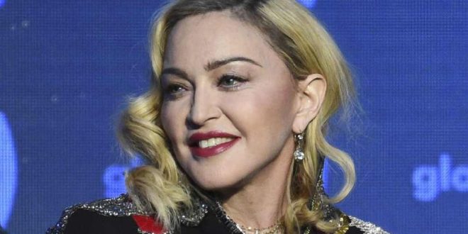 Madonna regresa a casa tras ser dada de alta