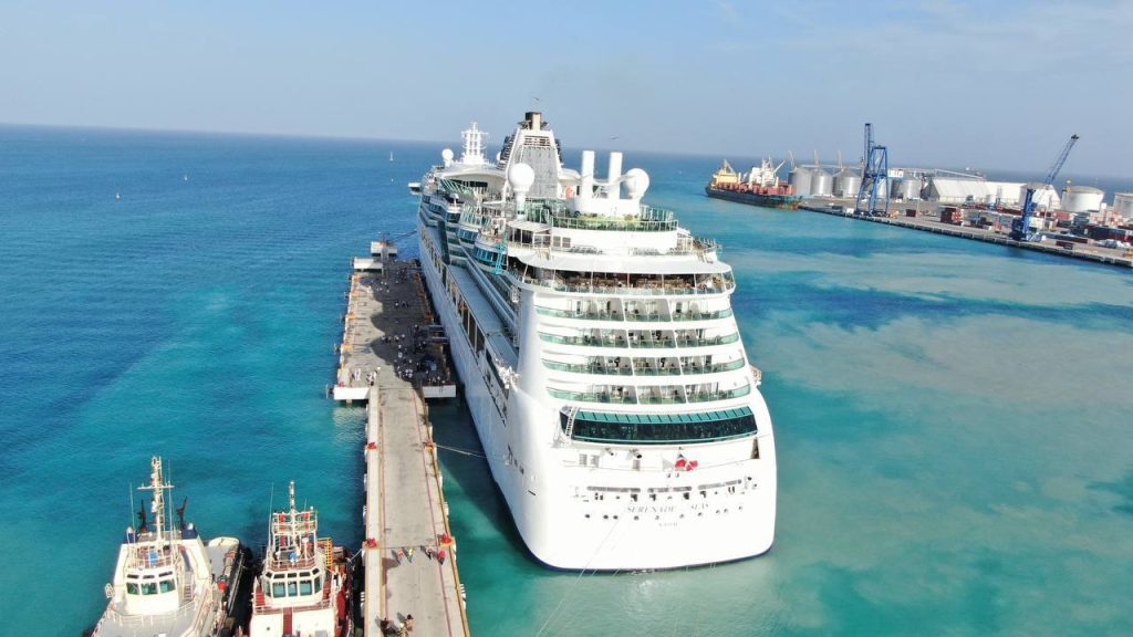 El crucero de lujo Serenade of the Seas llega a la costa de Yucatán, con más de 2,500 turistas