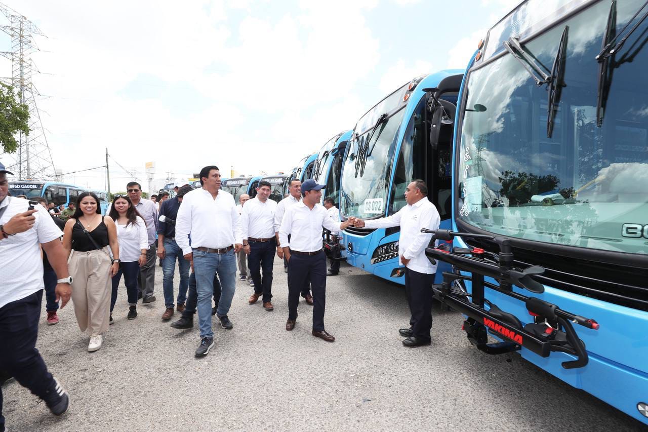 Presenta Vila Dosal las 33 nuevas unidades del Sistema de Transporte Público “Va y ven” en Ciudad Caucel