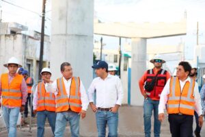 Supervisa Vila Dosal las labores de construcción del viaducto elevado de Progreso