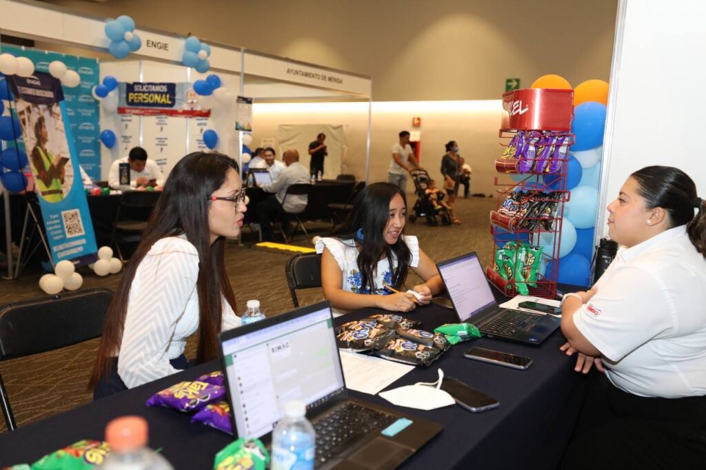 Ofertan más de 500 vacantes laborales en Feria Nacional de Empleo orientada a la Mujer