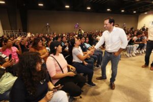 Reconoce Vila esfuerzo de universitarias yucatecas que estudian carreras en Ciencias, Tecnología, Ingeniería y Matemáticas con apoyo del Gobierno del Estado