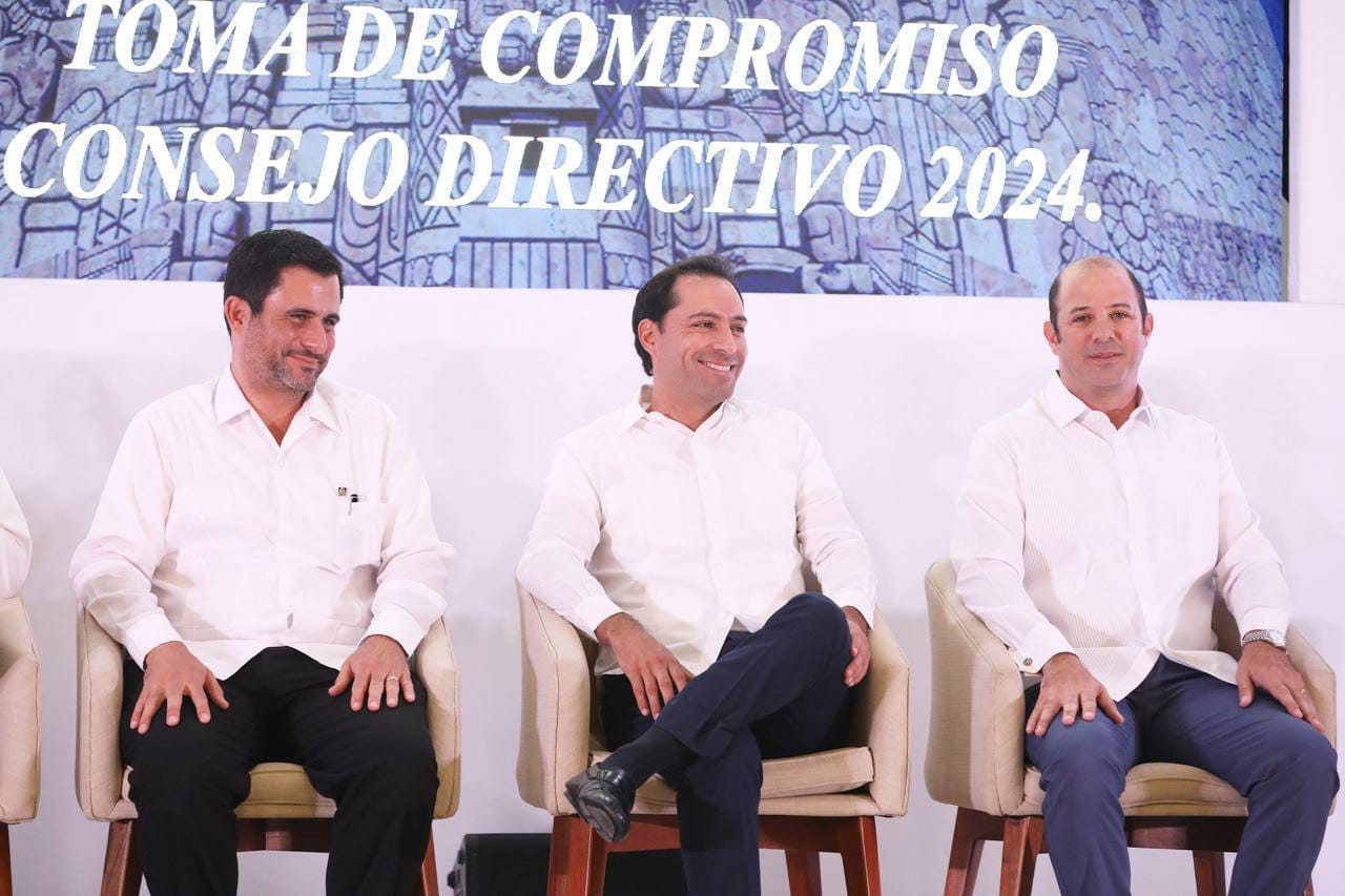 Atestiguan la Toma de compromiso del Consejo Directivo de la Canaco Servytur Mérida 2024