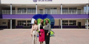 Cecilia Patrón visita la Universidad de las Mujeres en Querétaro