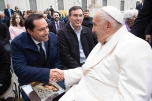 El Gobernador Mauricio Vila Dosal sostiene encuentro con el Papa Francisco en El Vaticano