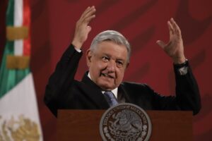 López Obrador rechaza mayor participación de la iniciativa privada en el sector eléctrico: “Ellos todo quieren dejarlo al mercado”