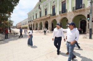 Supervisa el Gobernador Mauricio Vila Dosal los avances de las obras del Corredor Turístico y Gastronómico sobre la calle 60 y la Plaza Grande