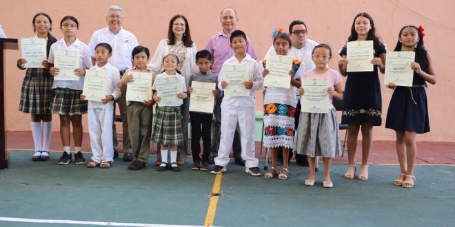 Premian a niñas y niños ganadores del 19 Concurso Literario Infantil