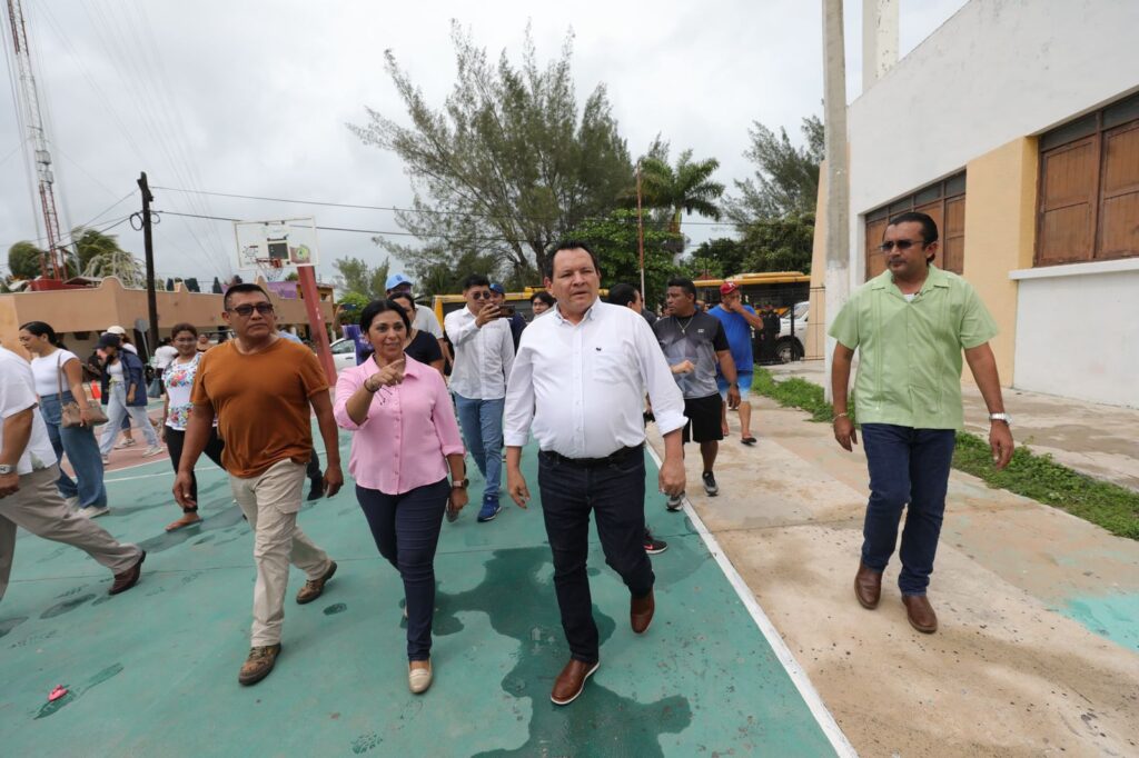 Díaz Mena coordina evacuación en zonas costeras de Yucatán