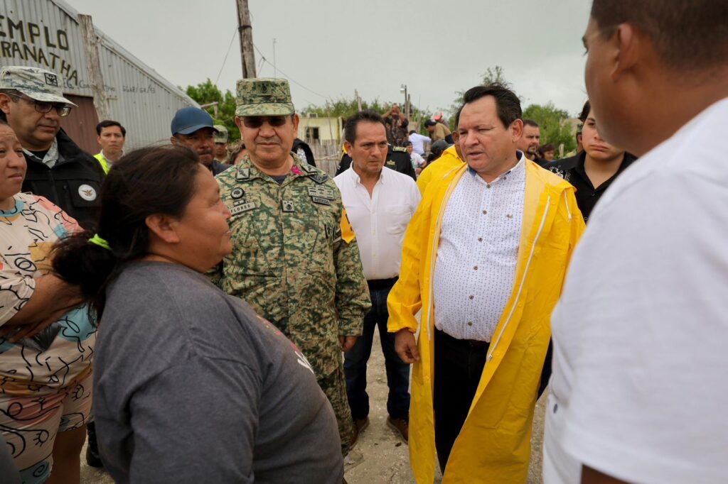 Díaz Mena promete apoyo tras huracán en Celestún y Progreso