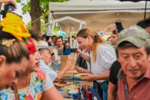 Cecilia Patrón impulsa la Feria del Mucbipollo y la economía local