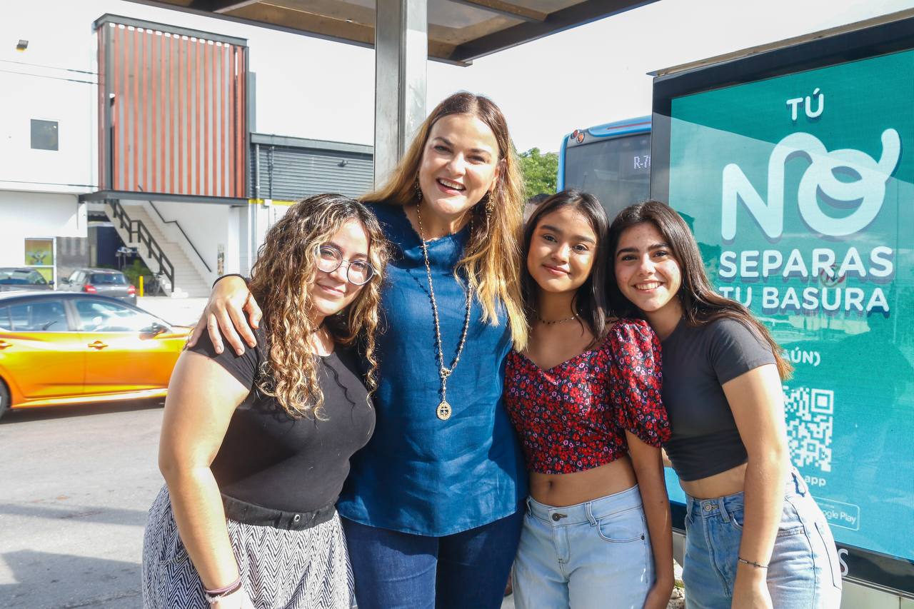 Nuevos paraderos con internet gratuito apoyan a estudiantes en Mérida