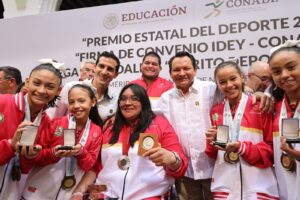 Atletas Yucatecos Reciben Premios Estatales por sus Logros Deportivos 2024