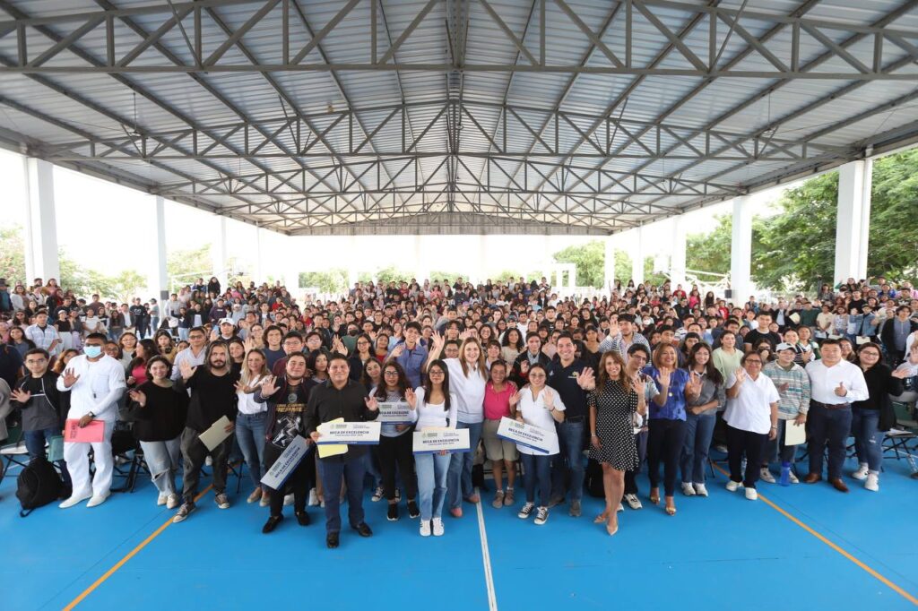 Apoyamos la educación: Becas de Excelencia para jóvenes meridanos