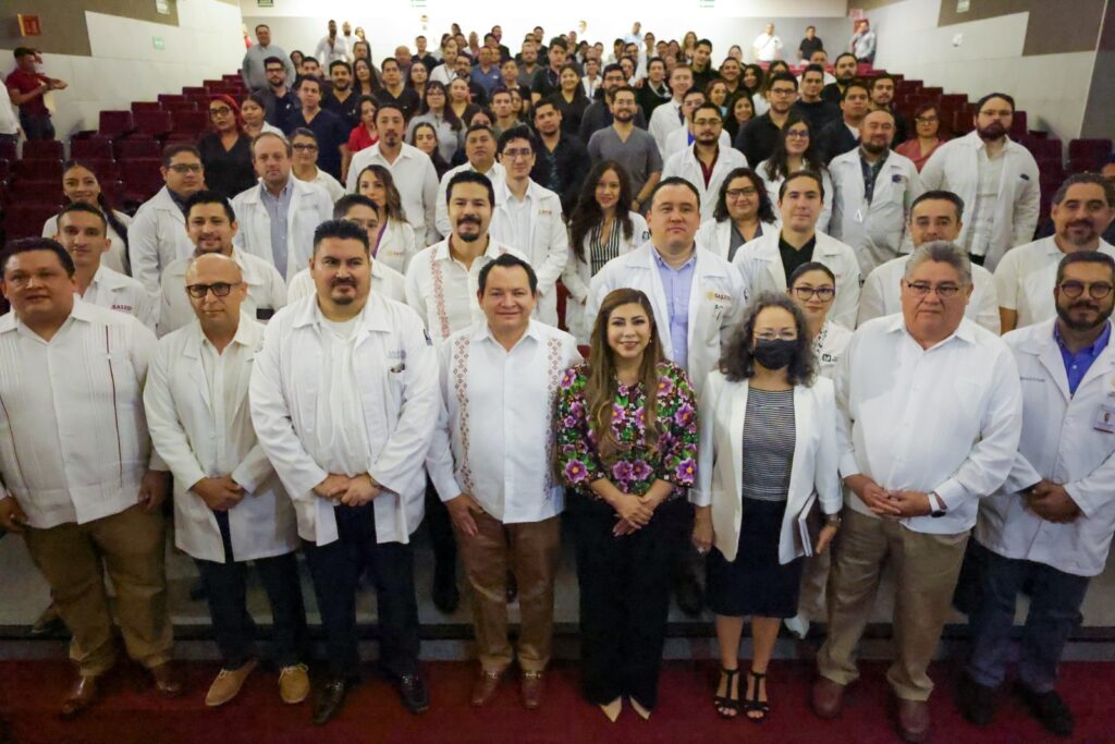 Joaquín Díaz Mena encabeza campaña de salud visual
