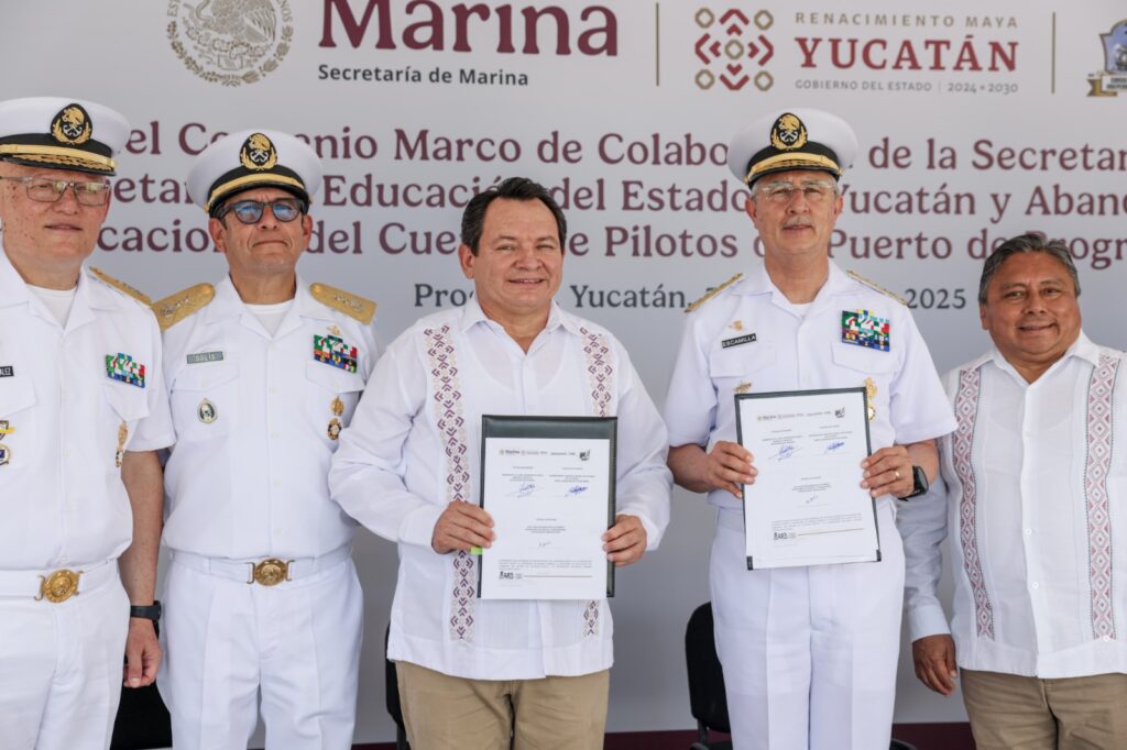 Díaz Mena y SEMAR firman acuerdo educativo