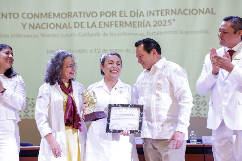 Díaz Mena celebra Día de la Enfermería en Yucatán Díaz Mena celebra Día de la Enfermería en Yucatán