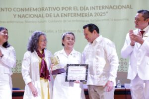 Díaz Mena celebra Día de la Enfermería en Yucatán