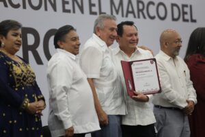 Díaz Mena reafirma compromiso con el magisterio yucateco