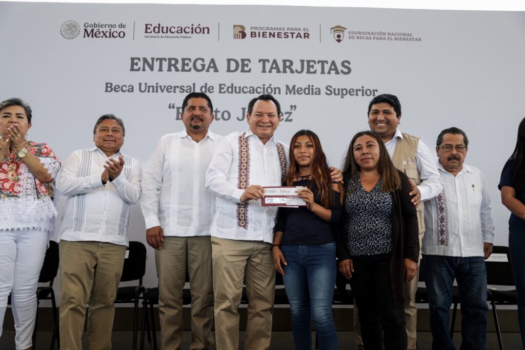 Impulsan permanencia escolar con becas en Valladolid Impulsan permanencia escolar con becas en Valladolid