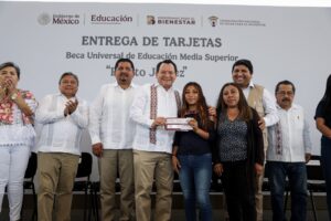 Impulsan permanencia escolar con becas en Valladolid