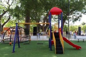 Más parques dignos para las familias de comisarías