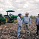 Gobierno apoya al campo con equipo y recursos