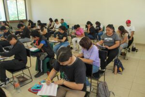 Aspirantes y familias llenan la UTM en jornada sabatina