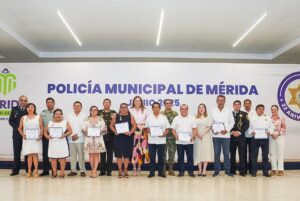 Reconocen a mujeres policías por su compromiso y valentía