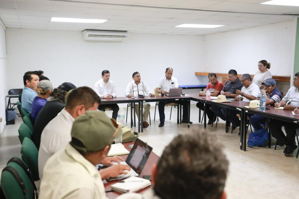 Díaz Mena logra acuerdo para reanudar clases en Yucatán Díaz Mena logra acuerdo para reanudar clases en Yucatán