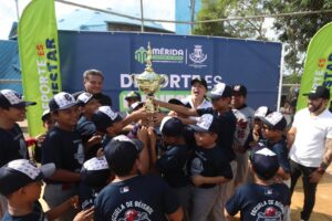 Cecilia Patrón celebra la pasión por el béisbol