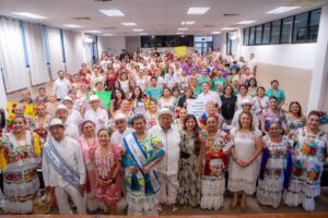Rinden homenaje a adultos mayores rumbo a la Expo
