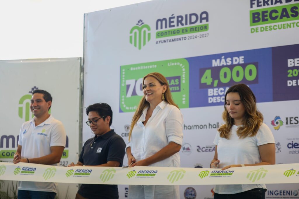 Jóvenes reciben apoyo educativo para seguir estudiando