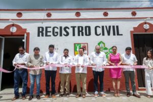 Díaz Mena acerca derechos civiles a más municipios