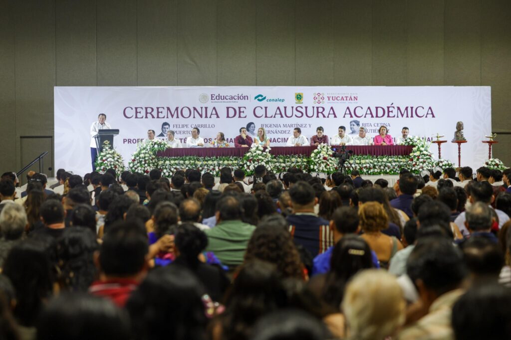 Comparten consejos e inspiración en graduación del Conalep