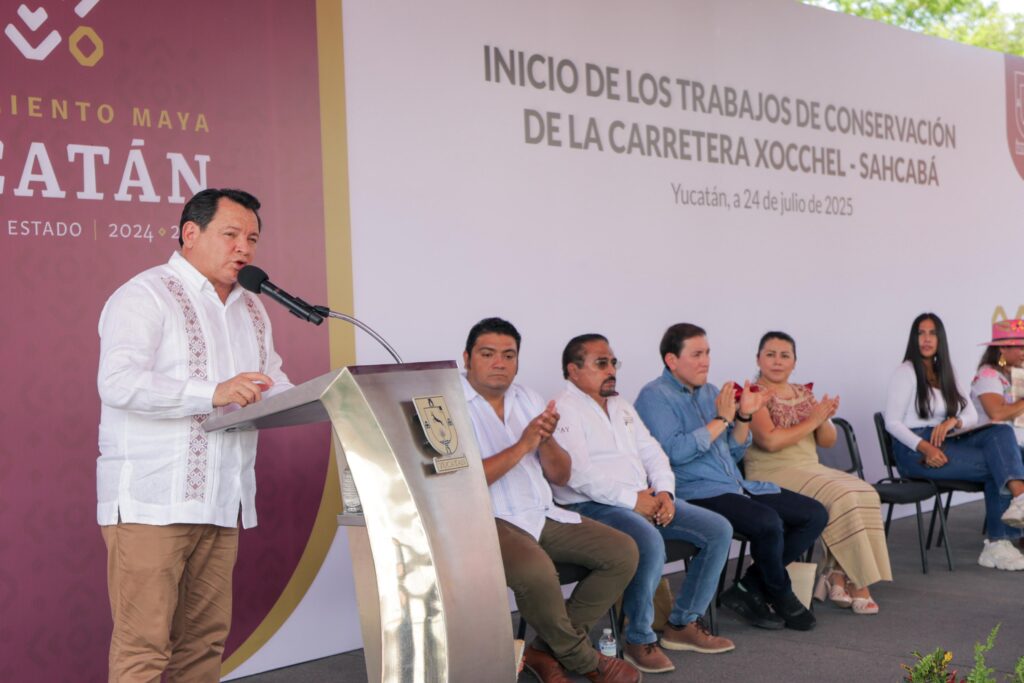Díaz Mena promete más obras para el oriente yucateco