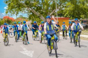 Cecilia Patrón entrega apoyos en Xcunyá