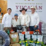 Díaz Mena entrega herramientas a productores de Peto