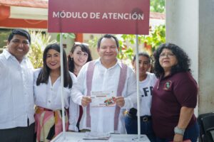 Mujeres reciben pensión por su esfuerzo de vida