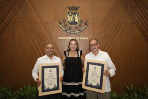 Cecilia Patrón entrega nombramientos a cronistas de Mérida