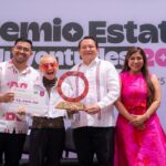 Díaz Mena inspira a jóvenes en entrega del Premio Estatal