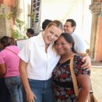 Cecilia Patrón entrega árboles en Miércoles Ciudadano