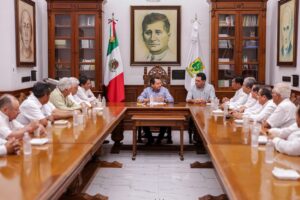 Díaz Mena estrecha coordinación con el gremio transportista